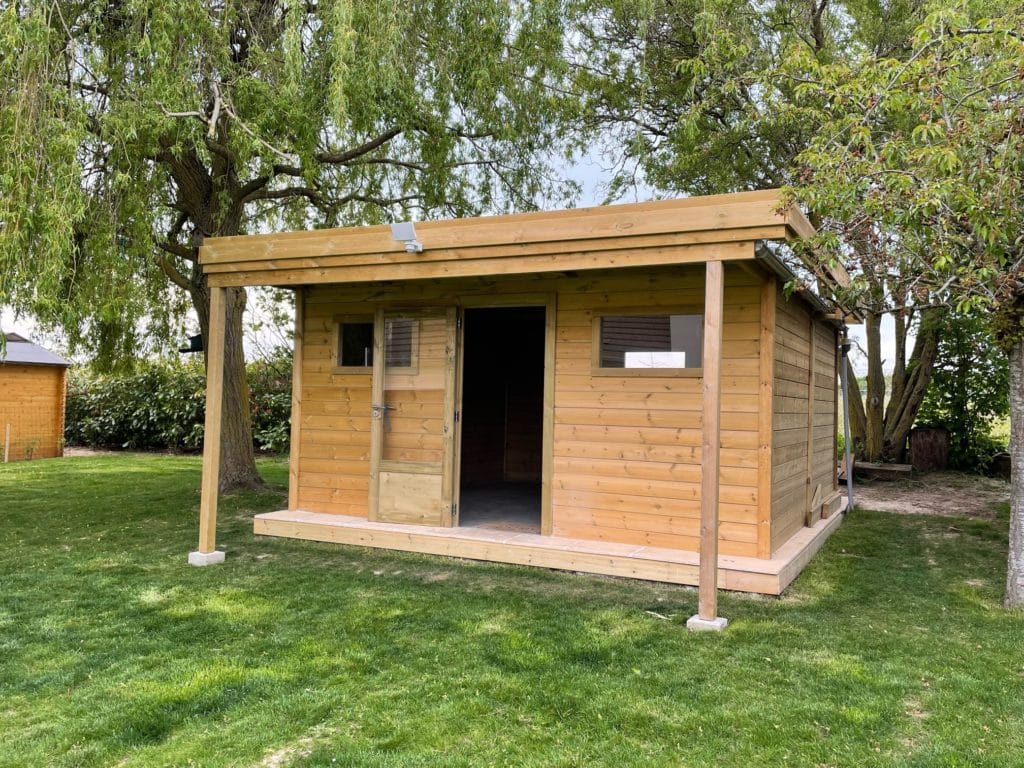 Si vous projetez d’installer un abri de jardin, il est important de se poser les bonnes questions dès le départ. Autrement dit, de porter votre dévolu sur une structure qualitative, esthétique et durable. En la matière, pas de doute possible pour choisir un Abri Français.