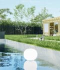 IMG (7)AF42x25x220P1PD0F Abri jardin en pin sylvestre autoclave classe 3 avec guirlande lumineuse dans un jardin verdoyant