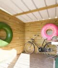 Image (4)AF25x33x21EXT350P1PD0F Abri de jardin en bois avec vélo et bouées gonflables décoratives