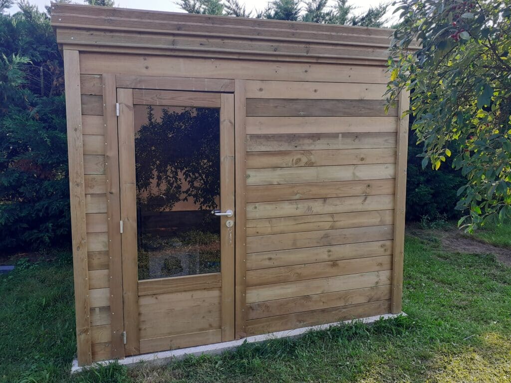 Calculer la quantité de bois nécessaire pour la construction d'un abri de jardin en bois est crucial pour un projet réussi. La taille et la forme de l'abri de jardin sont des facteurs déterminants dans ce calcul. Voici comment procéder étape par étape :