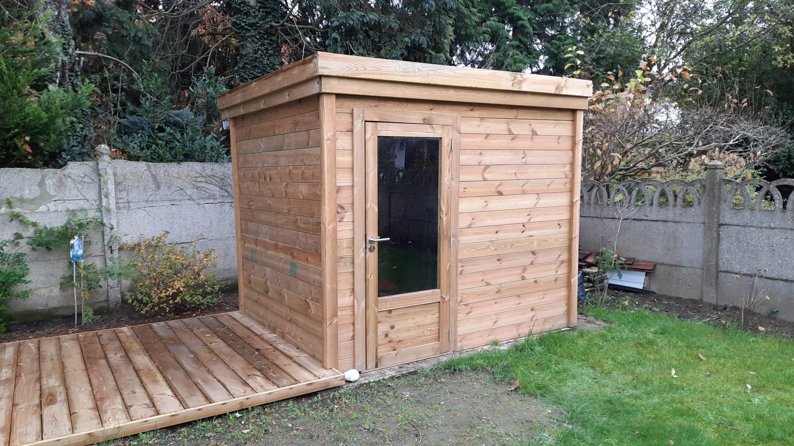 abris de jardin en bois, terrasse, abri français, quantité de bois nécessaire