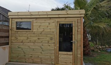 Intégrer un abri de jardin dans un petit espace extérieur