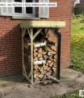 Abri à bûches 1 m × 1,30 m, avec gouttière – mise en situation