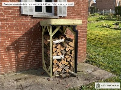 Abri à bûches 1 m × 1,30 m, avec gouttière – mise en situation