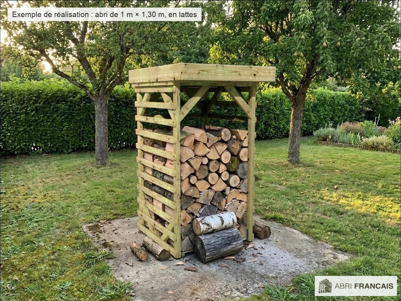 Abri à bûches 1 m × 1,30 m, adossé – mise en situation