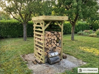 Abri à bûches 1 m × 1,30 m – mise en situation