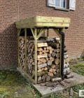 Abri à bûches 1 m × 2,27 m, adossé, avec gouttière – mise en situation