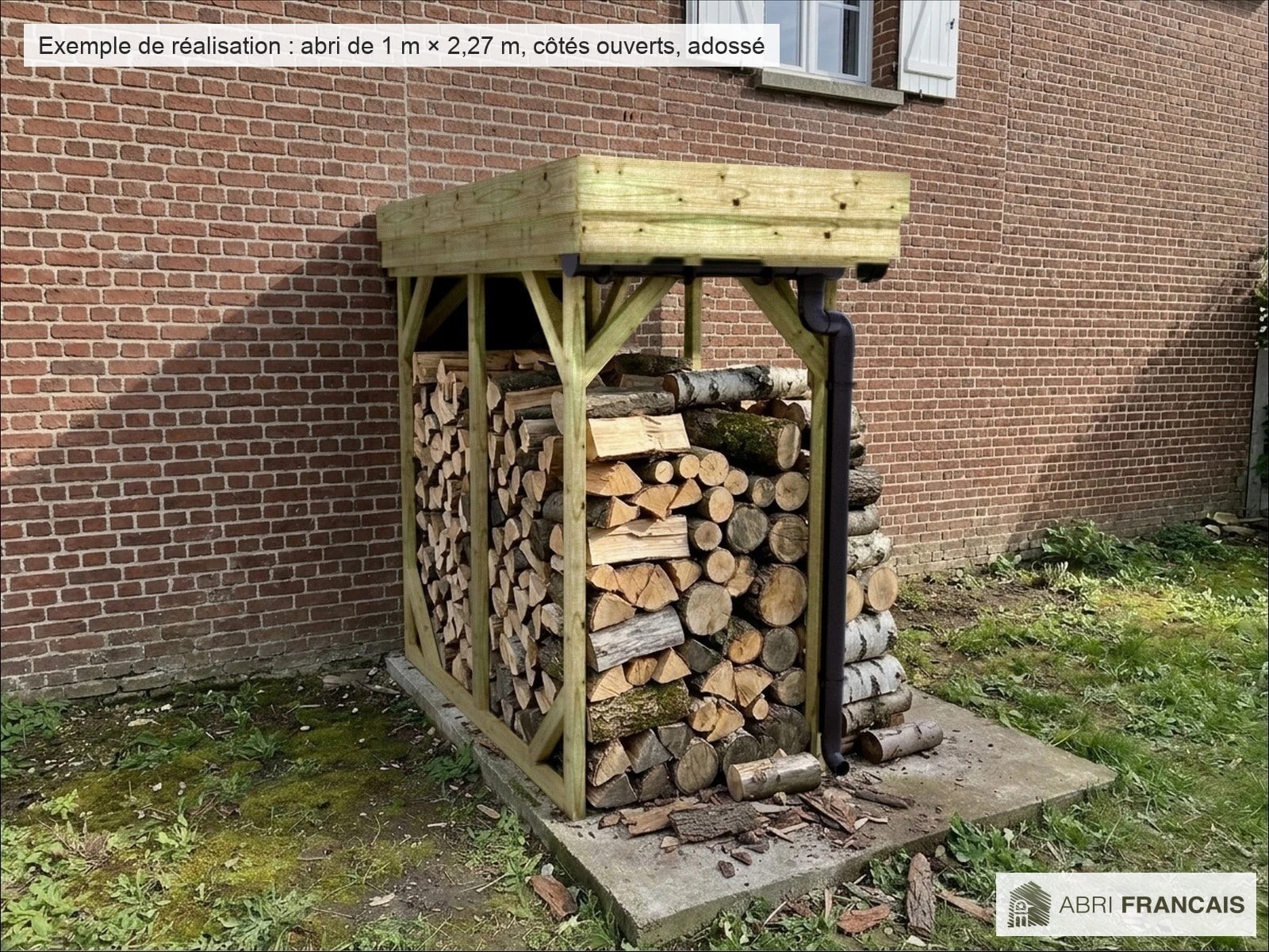 Abri à bûches 1 m × 2,27 m, avec gouttière – mise en situation