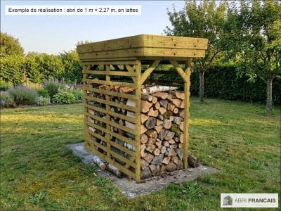 Abri à bûches 1 m × 2,27 m, adossé – mise en situation
