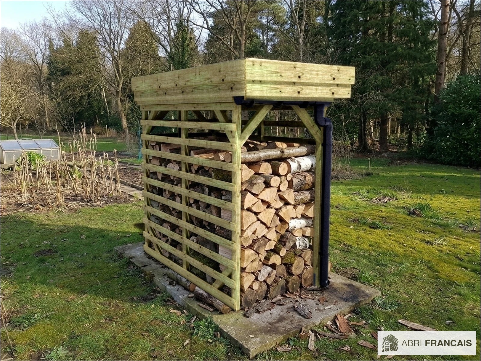 Abri à bûches 1 m × 2,27 m, avec gouttière – mise en situation