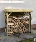 Abri à bûches 2 m × 1,30 m, avec gouttière – mise en situation