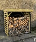 Abri à bûches 2 m × 1,30 m, adossé, avec gouttière – mise en situation