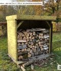 Abri à bûches 2 m × 1,30 m, adossé, avec gouttière – mise en situation