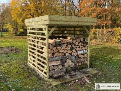 Abri à bûches 2 m × 2,27 m – mise en situation