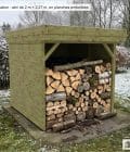 Abri à bûches 2 m × 2,27 m, adossé – mise en situation