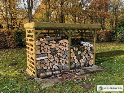 Abri à bûches 3 m × 1,30 m – mise en situation