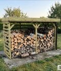 Abri à bûches 3 m × 1,30 m, avec gouttière – mise en situation