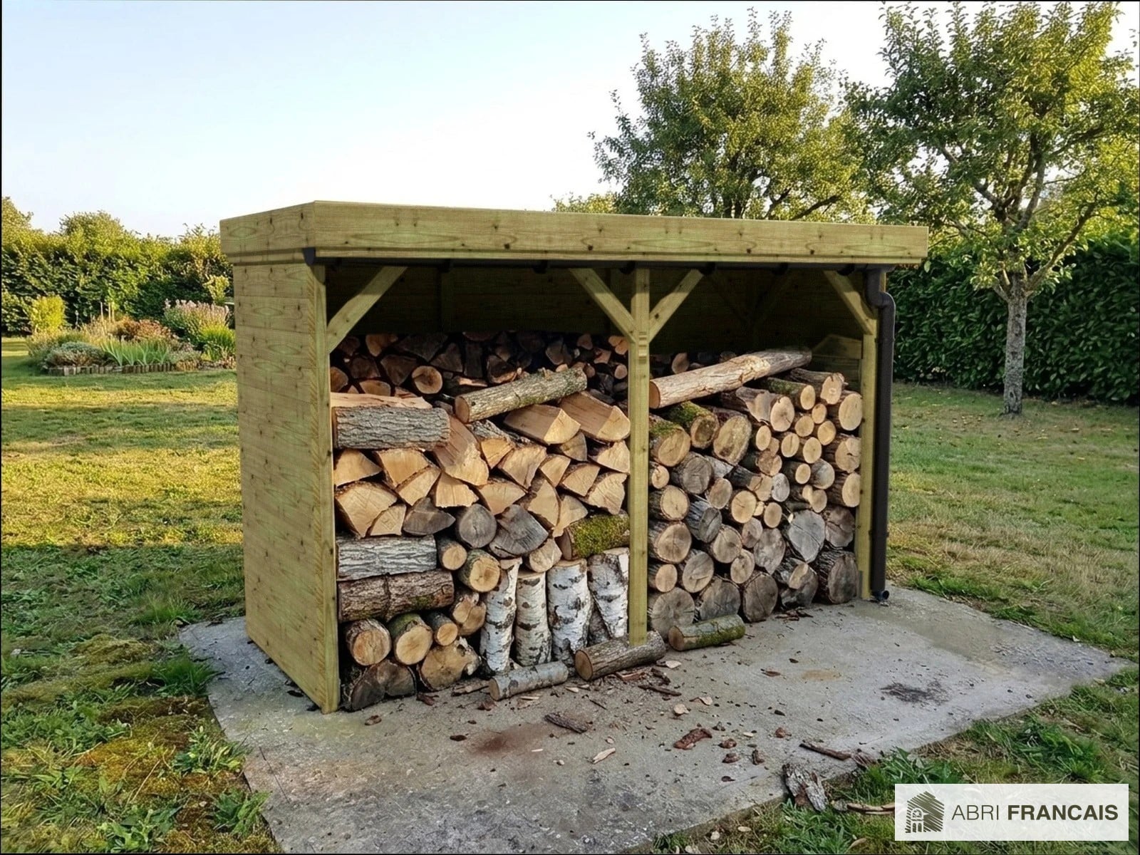 Abri à bûches 3 m × 1,30 m, avec gouttière – mise en situation