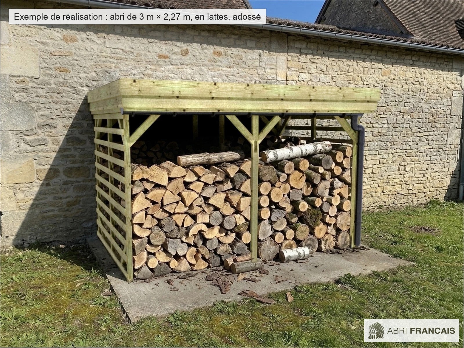 Abri à bûches 3 m × 2,27 m, avec gouttière – mise en situation
