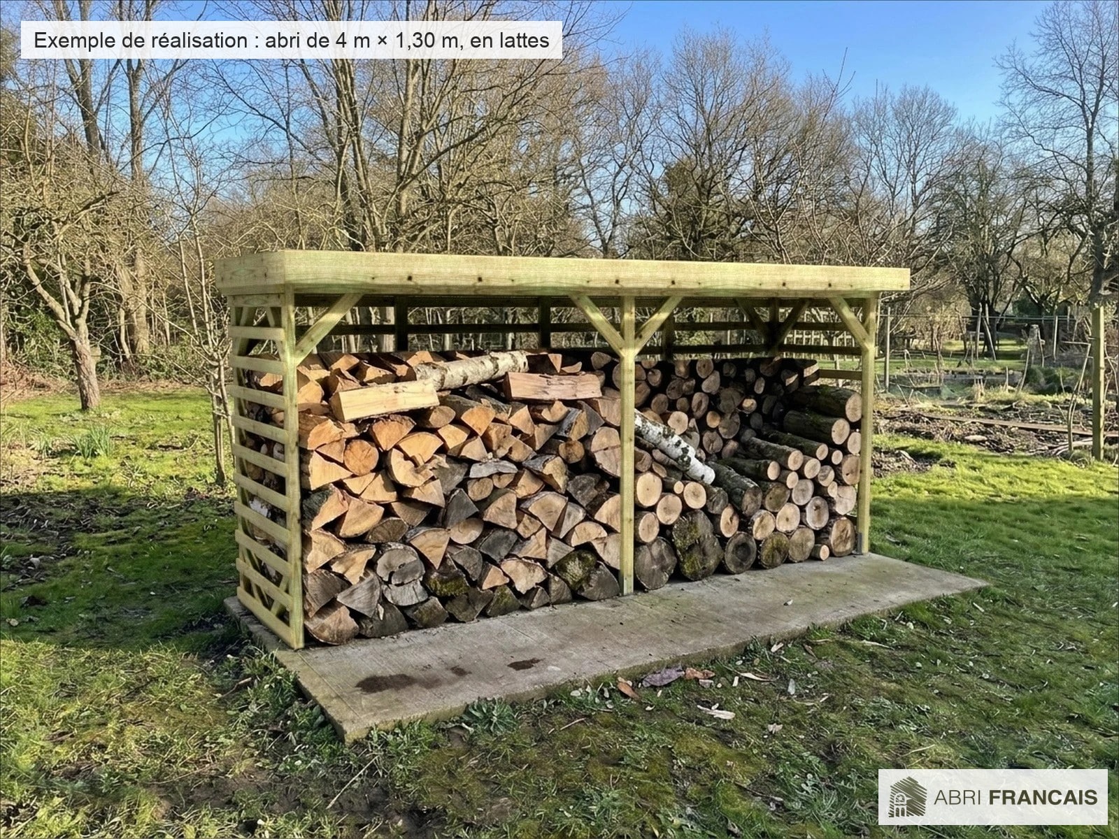 Abri à bûches 4 m × 1,30 m, adossé – mise en situation
