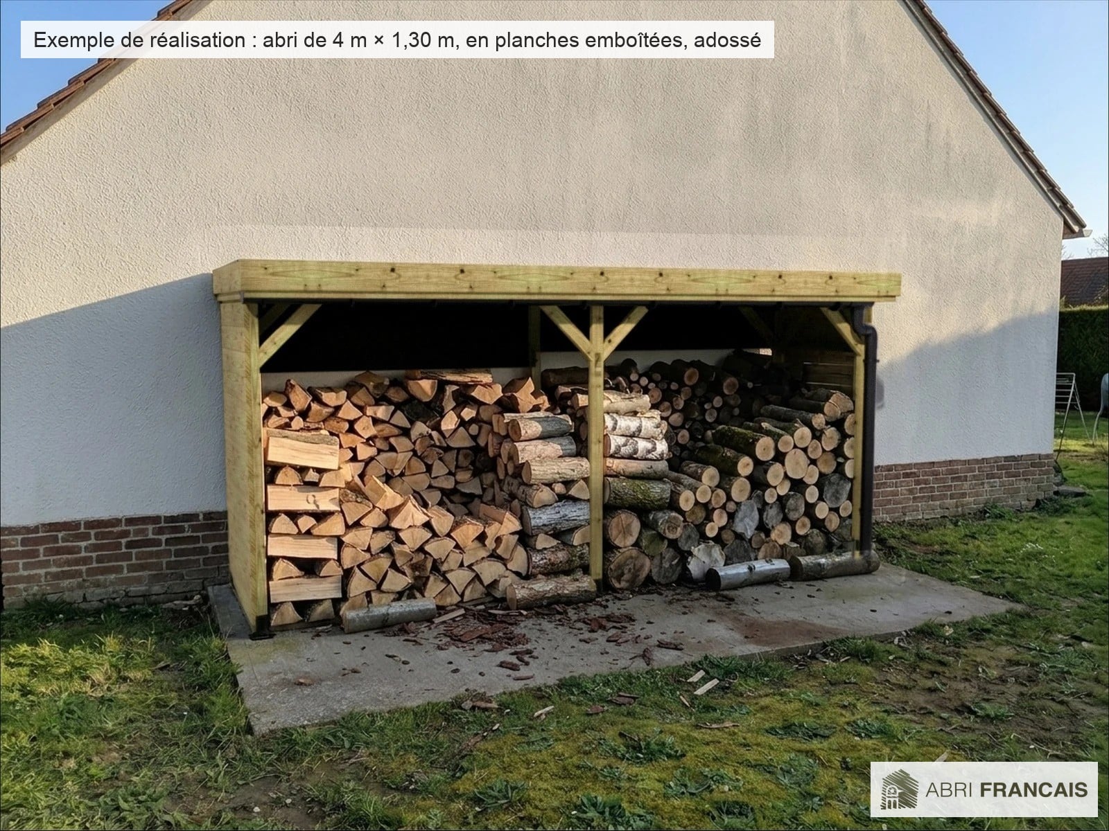 Abri à bûches 4 m × 1,30 m, avec gouttière – mise en situation