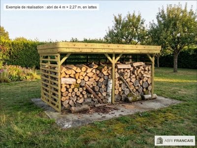 Abri à bûches 4 m × 2,27 m, adossé – mise en situation