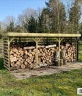 Abri à bûches 5 m × 1,30 m, avec gouttière – mise en situation
