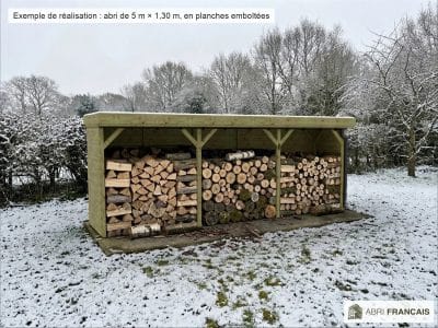 Abri à bûches 5 m × 1,30 m, adossé, avec gouttière – mise en situation