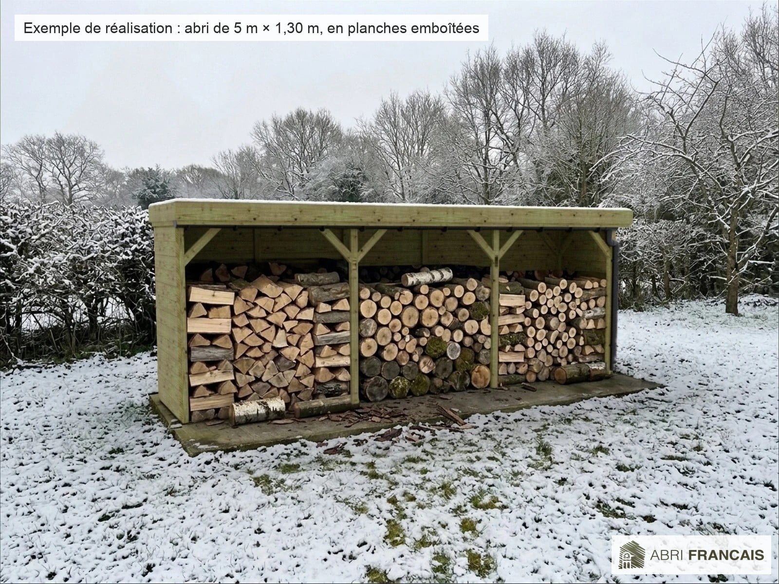 Abri à bûches 5 m × 1,30 m, adossé, avec gouttière – mise en situation