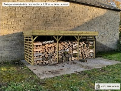Abri à bûches 5 m × 2,27 m, avec gouttière – mise en situation