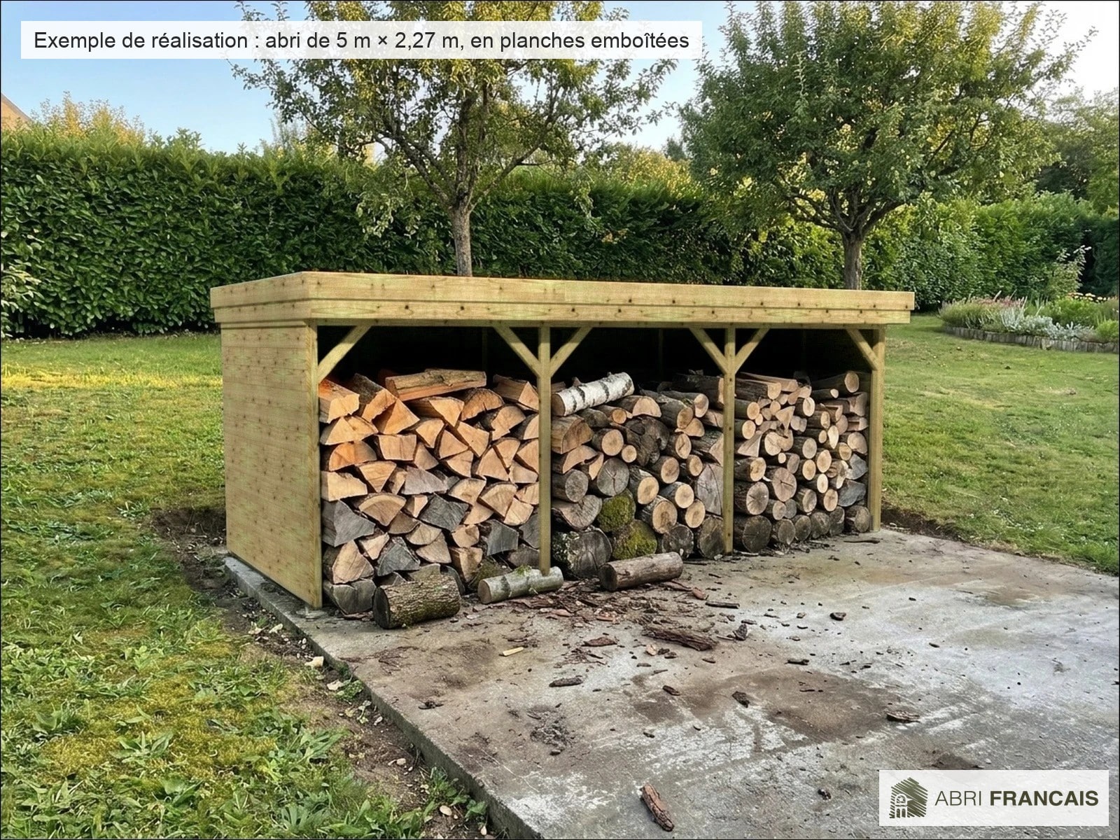 Abri à bûches 5 m × 2,27 m, adossé – mise en situation