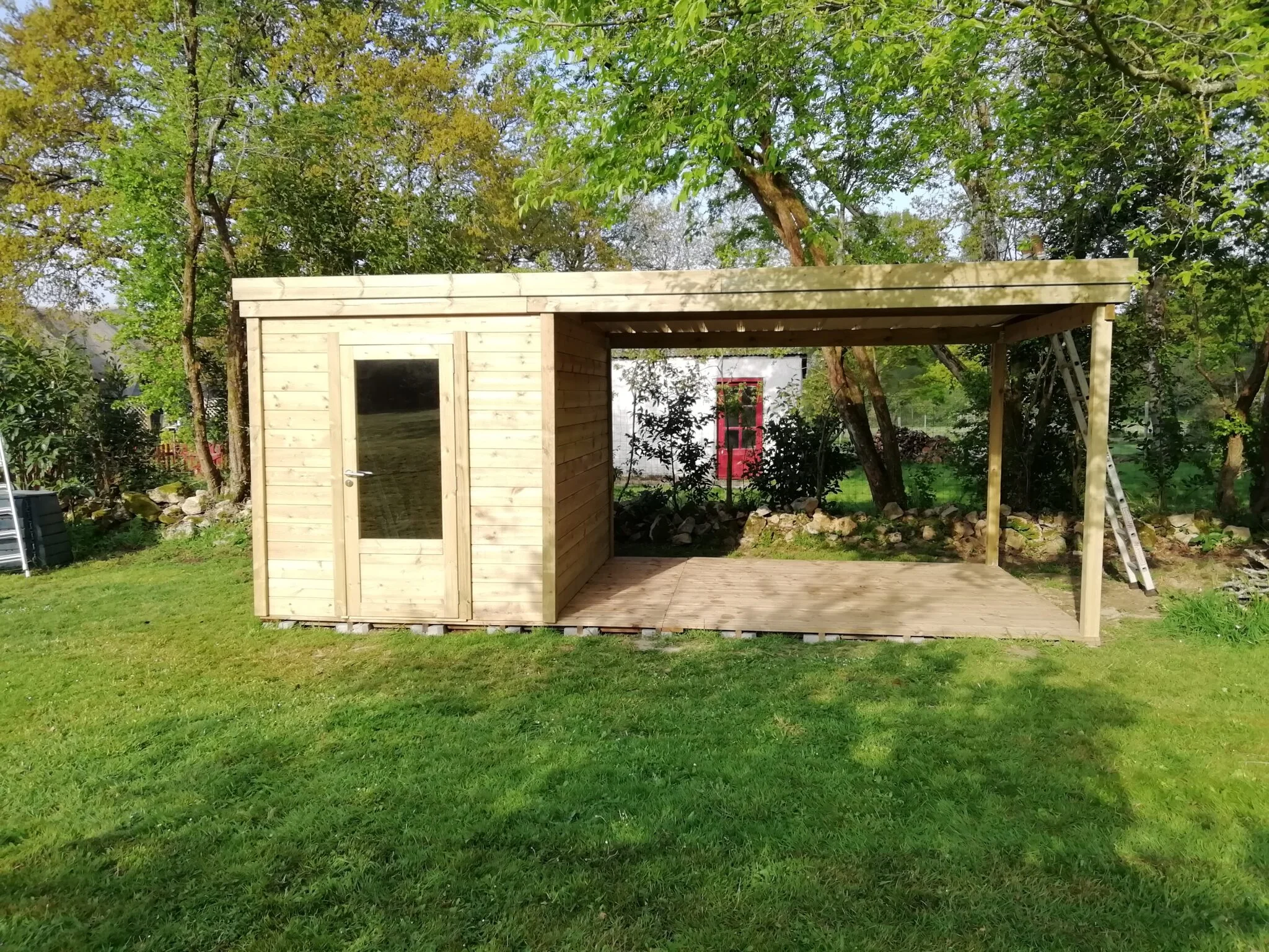 abri de jardin en bois, extension en automne, bois, abri français